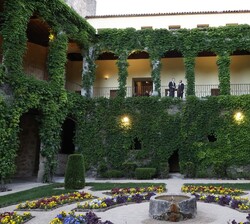 Vista general del patio del Monasterio de Yuste