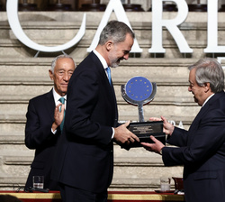 Su Majestad el Rey hace entrega al secretario general de las Naciones Unidas, António Guterres, del "Premio Europeo Carlos V"