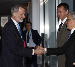 Su Majestad el Rey recibe el saludo del embajador de Ucrania, en presencia del embajador del Reino Unido de la Gran Bretaña y de la embajadora de la R