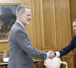 Su Majestad el Rey recibe el saludo del presidente de la Confederación Española de la Pequeña y Mediana Empresa (CEPYME), Gerardo Cuerva Valdivia