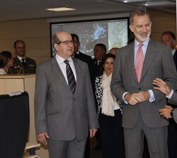 Su Majestad el Rey recibe unas explicaciones sobre el desarrollo en Tecnología de la Informacion e Inteligencia Artificial
