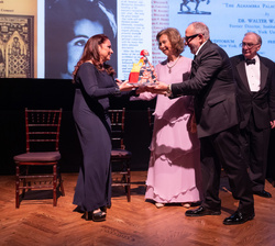 Su Majestad la Reina Doña Sofía entrega el "Premio Sophia 2023" a la cantante Gloria Estefan y a el productor Emilio Estefan