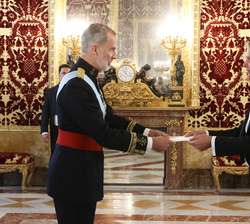 Su Majestad el Rey recibe en el Palacio Real de Madrid las Cartas Credenciales del embajador de la República de Nicaragua, Maurizio Carlo Gelli