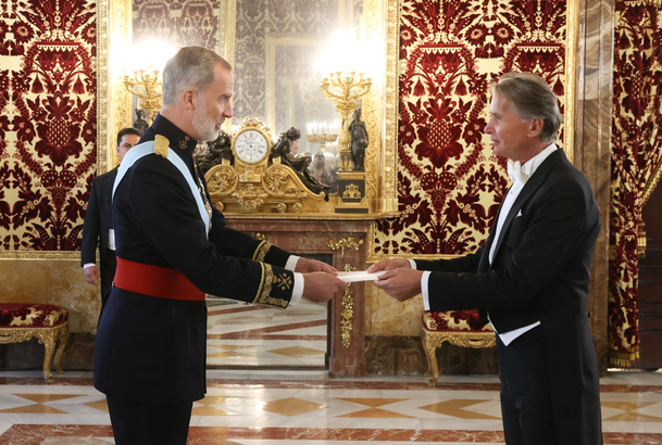 Su Majestad el Rey recibe en el Palacio Real de Madrid las Cartas Credenciales del embajador de la República de Nicaragua, Maurizio Carlo Gelli