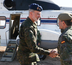 Su Majestad el Rey es recibido por el jefe del Estado Mayor del Ejército de Tierra, general de ejército Amador Fernando Enseñat