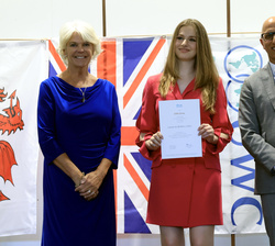 La Princesa de Asturias junto a la presidenta de la Junta de Gobierno, Jill Longson y el director del UWC Atlantic College, Naheed Bardai