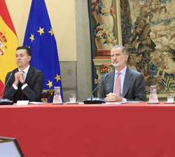 Su Majestad el Rey durante la reunión de la Fundación del Foro de Marcas Renombradas Españolas 