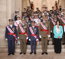 Fotografía de grupo de Su Majestad el Rey con los asistentes a la reunión