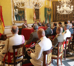 Su Majestad el Rey durante la reunión extraordinaria de la Real y Militar Orden de San Fernando