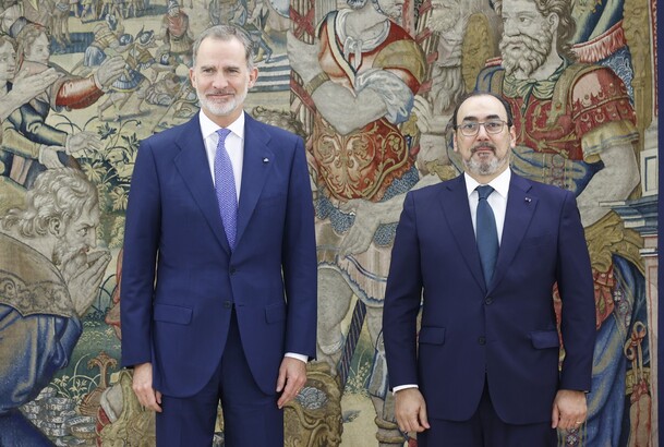 Su Majestad el Rey junto al presidente ejecutivo de CAF-Banco de Desarrollo de América Latina, Sergio Díaz-Granados