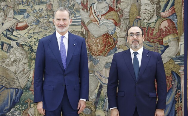 Su Majestad el Rey junto al presidente ejecutivo de CAF-Banco de Desarrollo de América Latina, Sergio Díaz-Granados