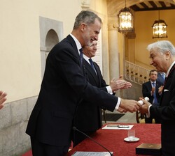 El Rey entrega al profesor Giovanni Muto el Premio de Historia Órdenes Españolas
