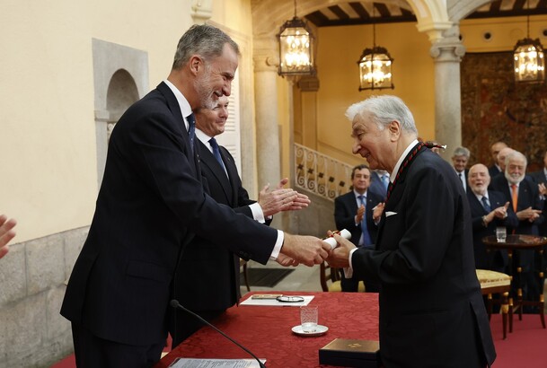 El Rey entrega al profesor Giovanni Muto el Premio de Historia Órdenes Españolas