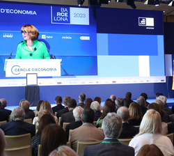 Intervención de la secretaria general de Ciudades y Gobiernos Locales Unidos, Emilia Sanz, quien leyó la laudatio del premiado