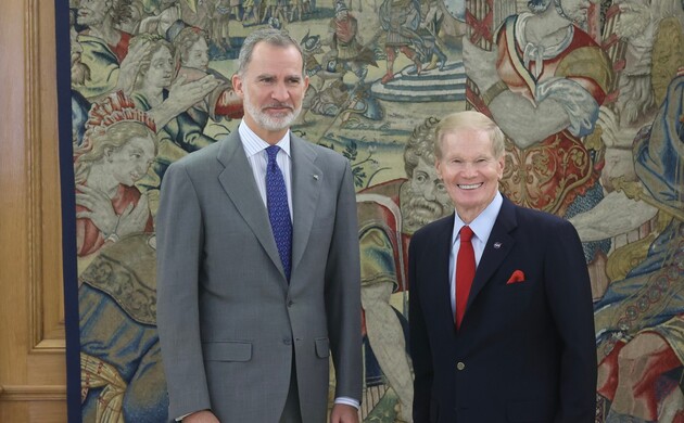 Su Majestestad el Rey junto al administrador de la NASA, Bill Nelson