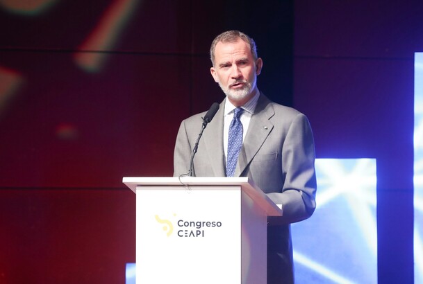Don Felipe dirige unas palabras a los asistentes al VI Congreso Iberoamericano CEAPI para presidentes de Compañías y familias empresarias