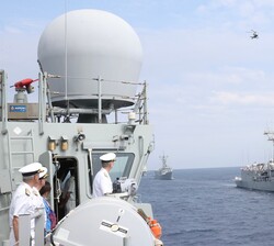 Don Felipe pasa la revista aeronaval 