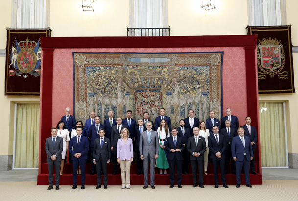 Su Majestad el Rey junto a los asistentes a la reunión del Patronato de la Fundación Cotec