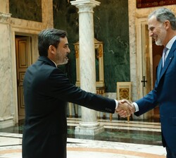 Su Majestad el Rey recibe el saludo del presidente del Círculo Ecuestre, Antonio Delgado Planás