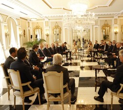 Un momento de la audiencia de Su Majestad el Rey con la junta de Gobierno del Círculo Ecuestre