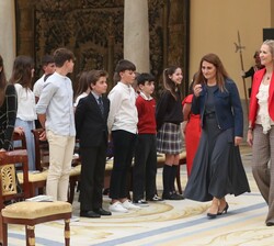 Doña Elena a su llegada al Palacio Real de El Pardo acompañada por la gerente del Consejo de Administración del Patrimonio Nacional, María Dolores Men