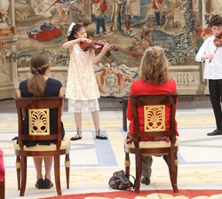 Doña Elena durante la interpretación musical a cargo de alumnos de la Escuela Superior de Música Reina Sofía