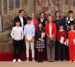 La Infanta Doña Elena con los premiados