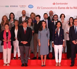 Doña Letizia con los participantes en el acto de clausura de la XV convocatoria de “Euros de tu Nómina”