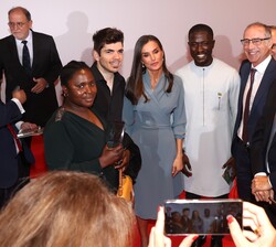 Doña Letizia con los asistentes