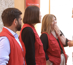 La Reina a su llegada la Centro de Formación de la Cooperación Española es recibida por la secretaria de Estado de Cooperación Internacional, la direc