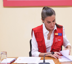 Su Majestad la Reina durante la reunión en el Centro de Formación de la Cooperación Española en Colombia