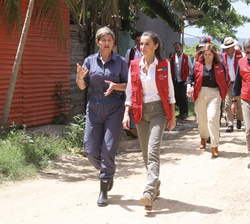 Su Majestad la Reina junto a la Primera Dama de Colombia recorren el programa de abastecimiento de agua potable y saneamiento domiciliario