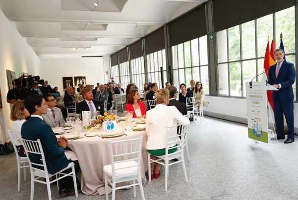 Don Felipe dirige unas palabras en el almuerzo celebrado en el Real Jardín Botánico 