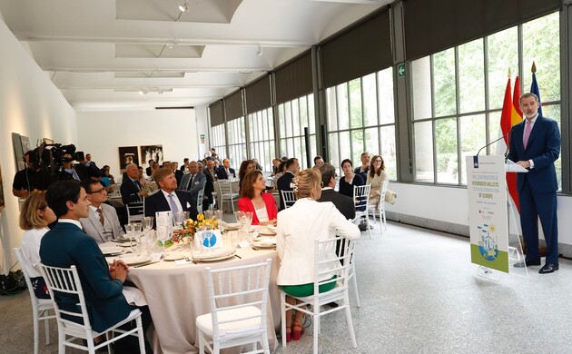 Don Felipe dirige unas palabras en el almuerzo celebrado en el Real Jardín Botánico 