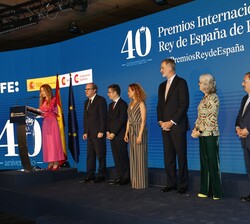 Premio Fotografía: Serie de fotografías del colombiano Manuel Salvador Saldarriaga publicadas en "El Colombiano", sobre migrantes que cruzan