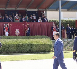 El Rey en el Palco de Honor durante la jura o promesa ante la Bandera de personal civil