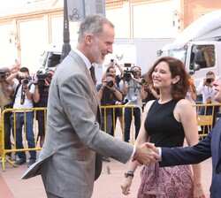Su Majestad el Rey recibido por el alcalde de Madrid, José Luis Martínez-Almeida