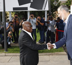 Su Majestad el Rey recibe al Presidente de la República de Ghana, Nana Akufo-Addo, a su llegada a la sesión de la reunión del “Proceso de Áqaba&
