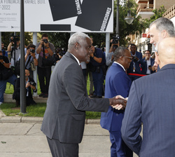 Su Majestad el Rey recibe al Presidente de la Comisión de la Unión Africana, Moussa Faki Mahamat, a su llegada a la sesión de la reunión del “Pr