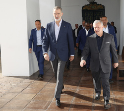 Don Felipe y el Rey Abdalá II se dirigen a la reunión del “Proceso de Áqaba”