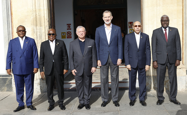 Fotografía de grupo de Su Majestad el Rey junto a Su Majestad el Rey de Jordania y los presidentes de Mauritania, Guinea-Bissau, Ghana y de la Comisió