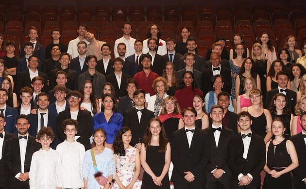 Su Majestad la Reina Doña Sofía junto a los alumnos de la Escuela Superior de Música Reina Sofía