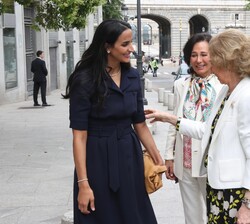Su Majestad la Reina Doña Sofía recibe el saludo de S.E. la Jequesa hind Bint Hamat Al Thani, vicepresidenta y CEO de Qatar Foundation