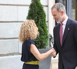 Su Majestad el Rey recibe el saludo de la presidenta del Congreso de los Diputados, Meritxell Batet