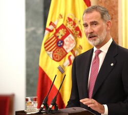 Su Majestad el Rey durante su intervención tras la entrega de la "Medalla del Congreso de los Diputados" a los expresidentes de la Cámara