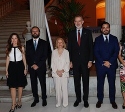 Don Felipe con las familias Jiménez-Becerril y García