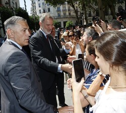 El Rey recibe el cariño de los sevillanos