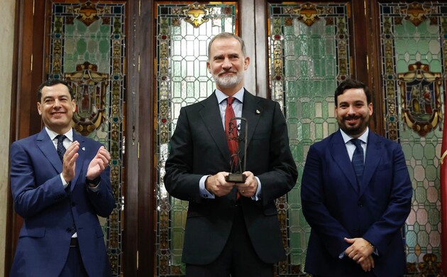 El Rey tras recibir el premio