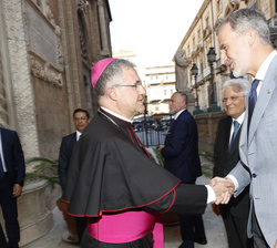 Su Majestad el Rey recibe el saludo del arzobispo de Palermo, Corrado Lorefice