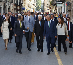 Su Majestad el Rey junto a los presidentes de Italia y Portugal recorren el centro de Palermo